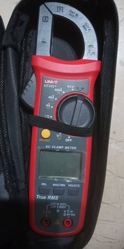 Uni-t Digital Clamp Meter Just Like New Only 1, 2 Time Used 4