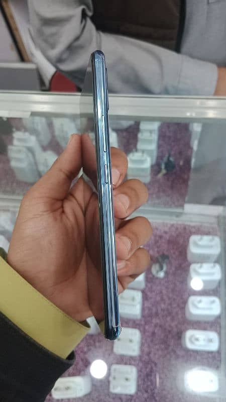 Vivo V21e condition 10 by 10 with box and charger 2