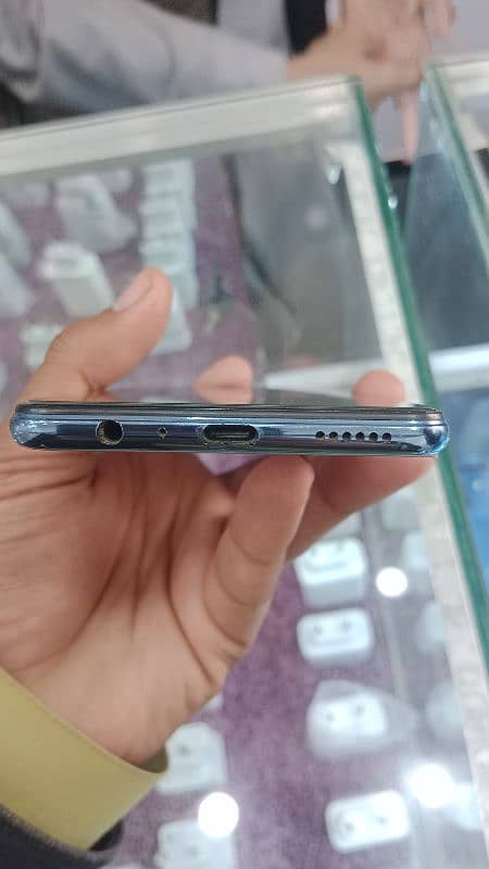 Vivo V21e condition 10 by 10 with box and charger 4