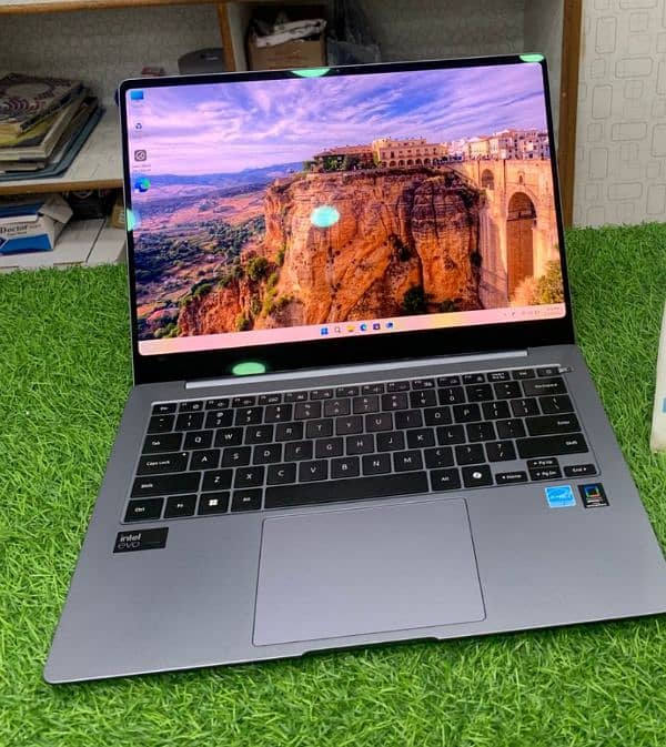 SAMSUNG GALAXY BOOK4 PRO CORE ULTRA 7 FOR URGENT SALE ME NO REPAIR 1