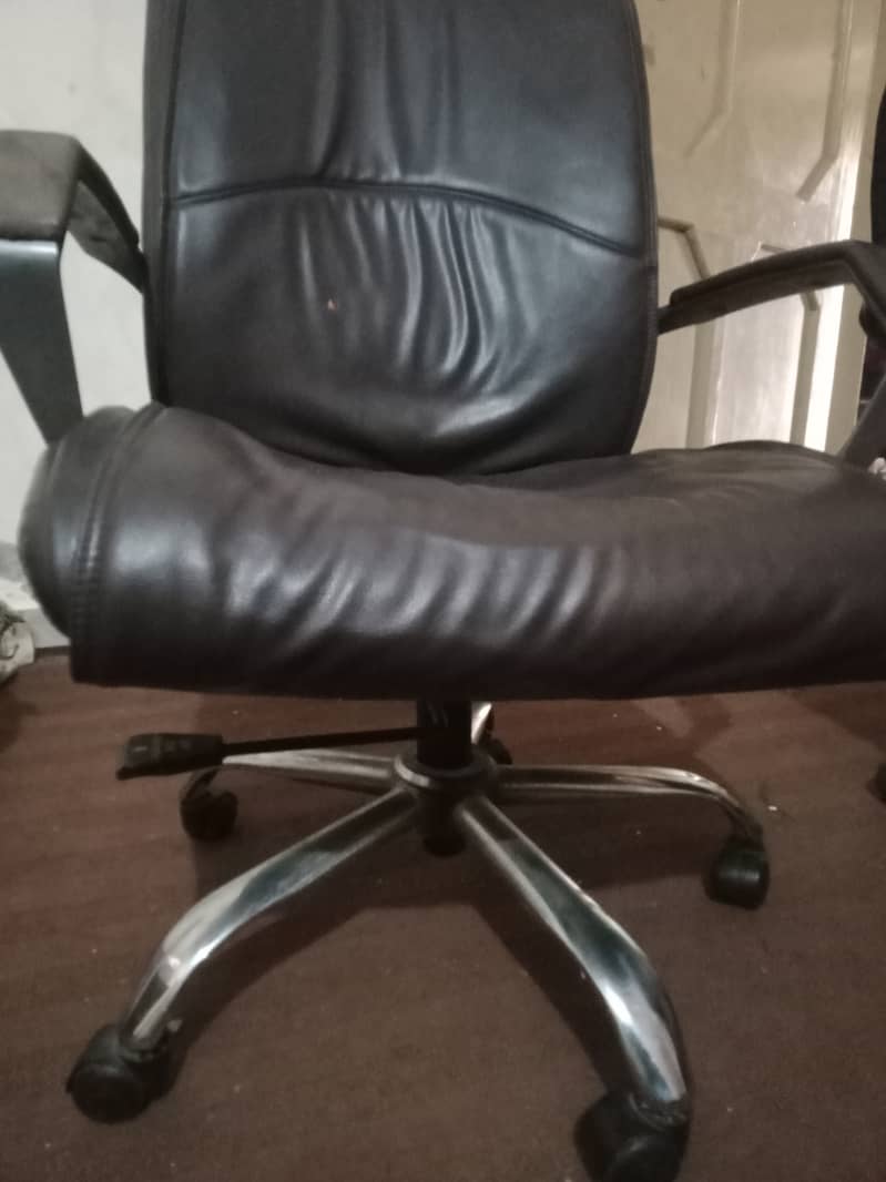 Used revolving chairs 2