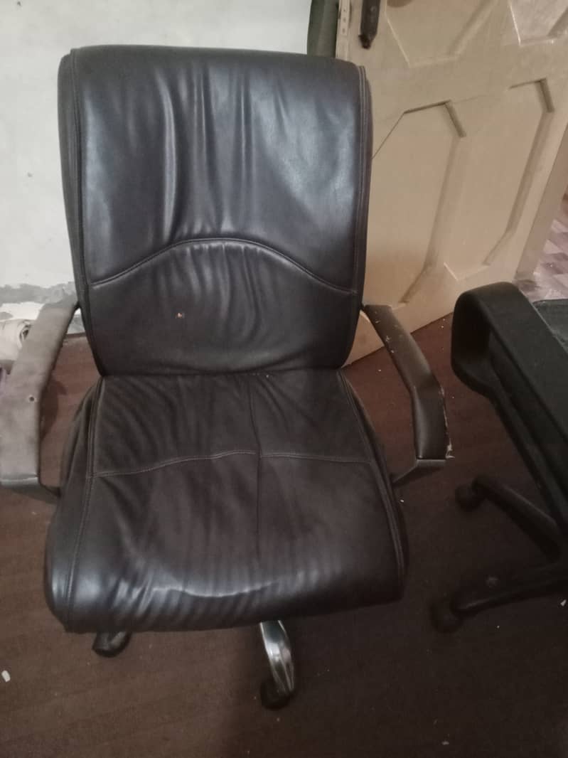 Used revolving chairs 3