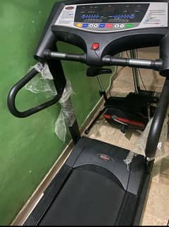 Treadmill with auto incline