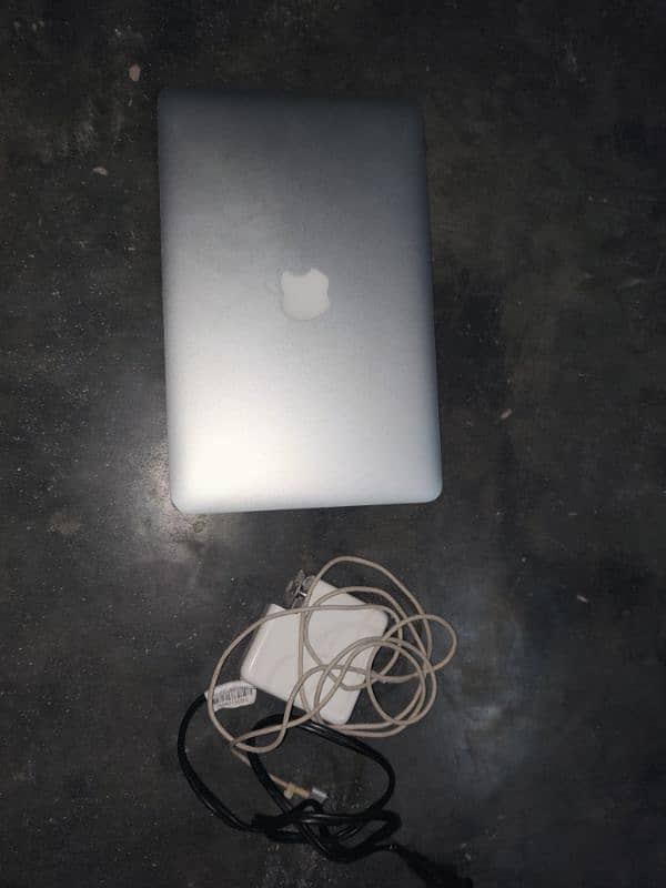 Macbook Air 11 Inch (Early 2015) 128 GB Lush Conditio 1