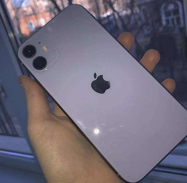 IPhone 11 / 3 Months Sim time available 4