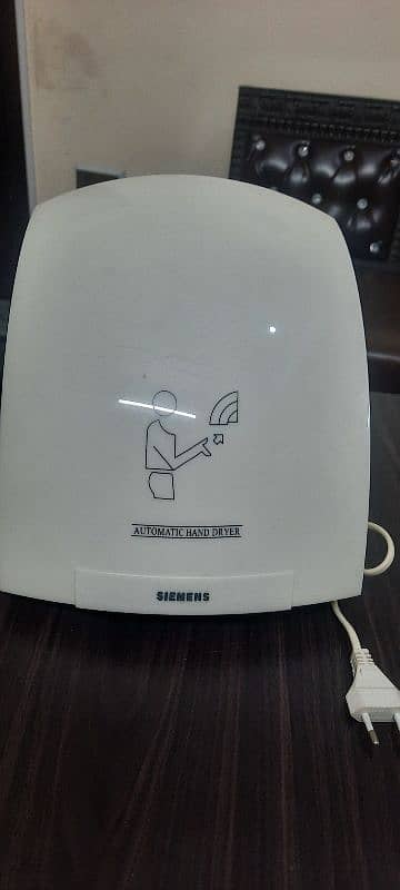 Hand Dryer 1