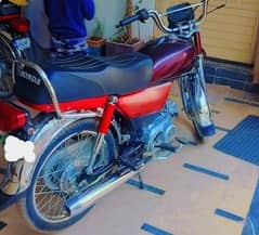 Assalam o alaikum I am selling honda cd  70  2022 model total genuine