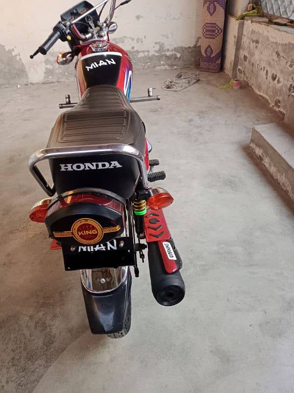 Honda CG125 2022 Red 6