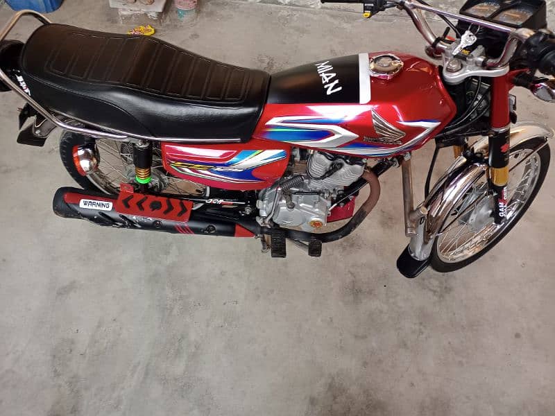 Honda CG125 2022 Red 7