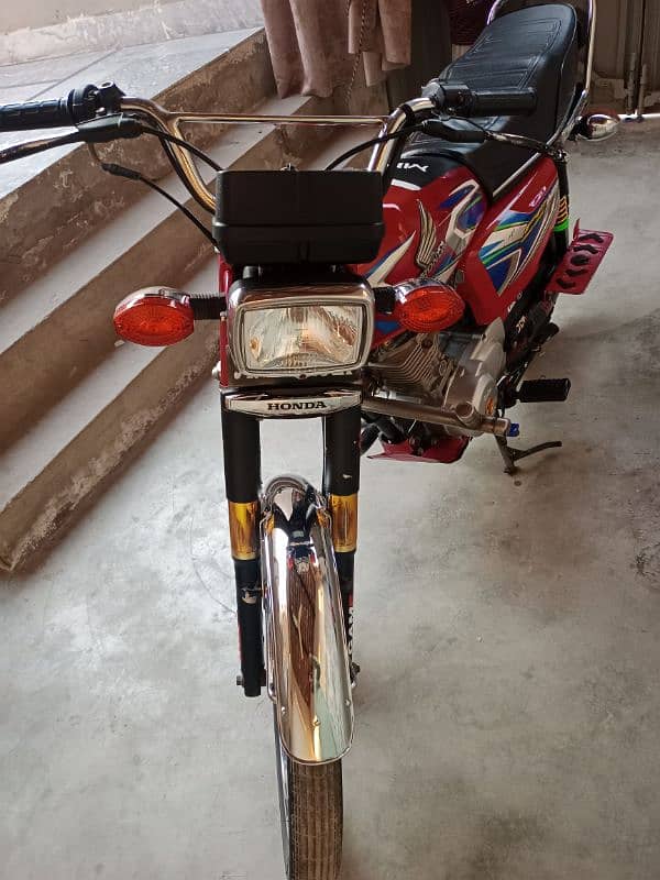 Honda CG125 2022 Red 8