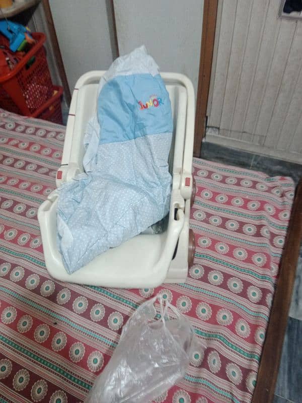 Baby Carying Cot plastic 2