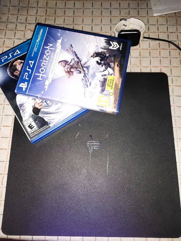 PS4 1TB 0