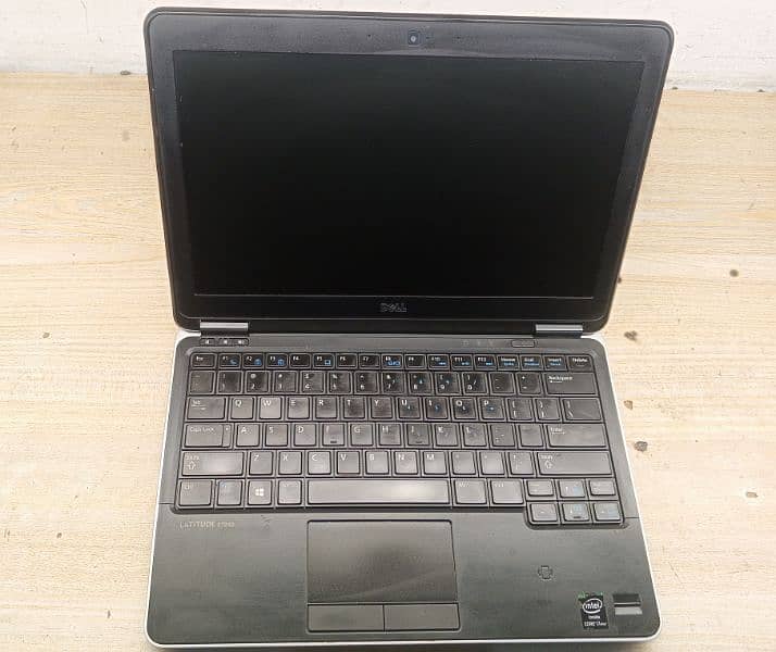 Dell Latitude E7240 0