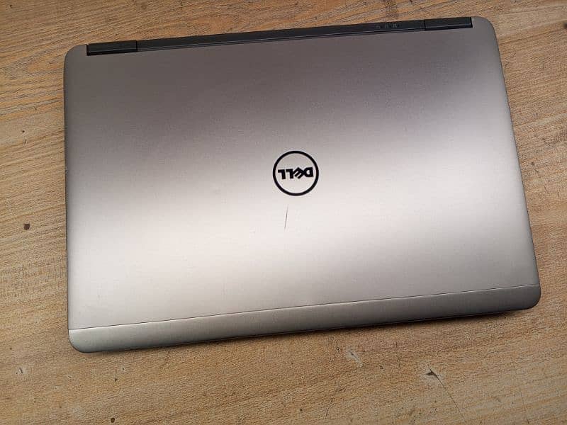 Dell Latitude E7240 1