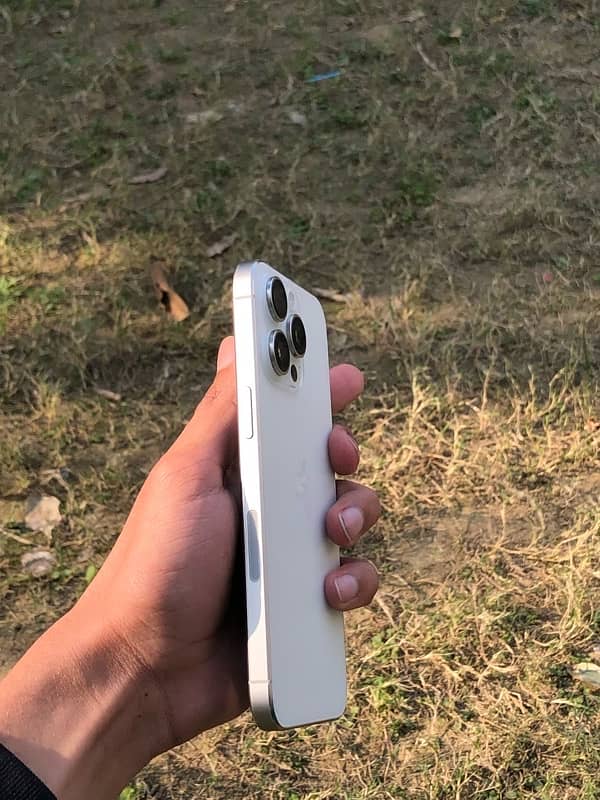 IPhone 15 pro max white titanium 5