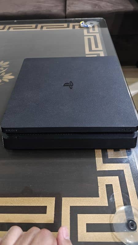 PS4 Slim 1TB 1