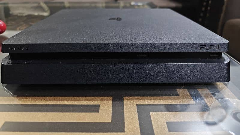 PS4 Slim 1TB 2