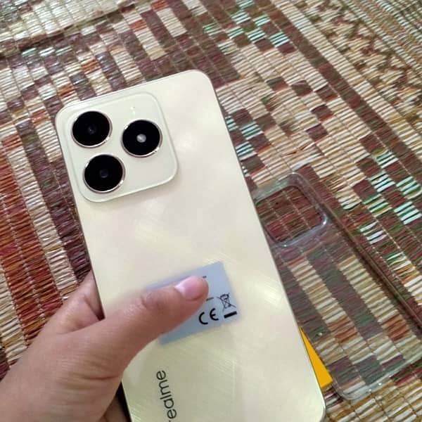 Realme C61 0