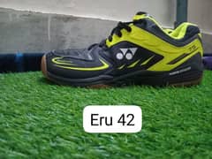 younex badmintion shoes size eru 42 uk 8.5