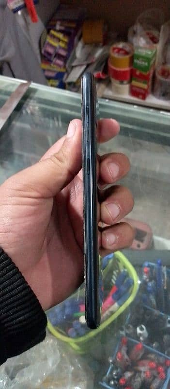 10.9condition phone bilkul ok hai open nahi hai 4