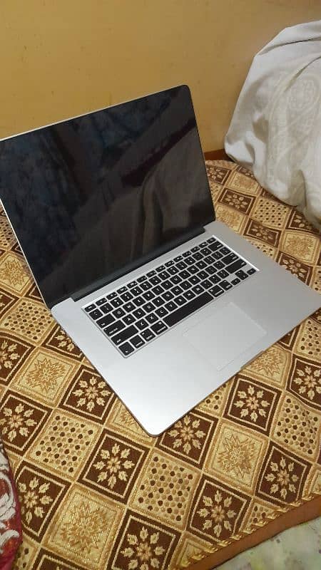 Apple Mac Book Pro MID 15 With Orignal Charger 4