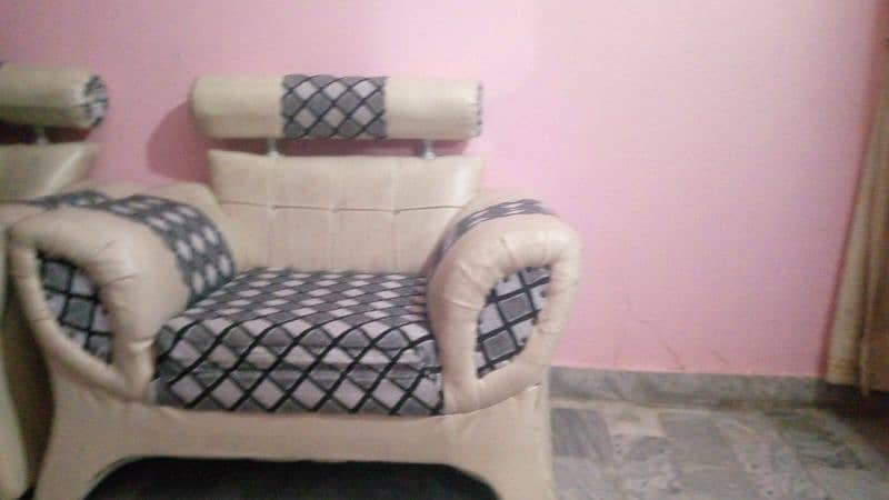 sofa set only 2 month use contact on this number +92 321 2680441 1