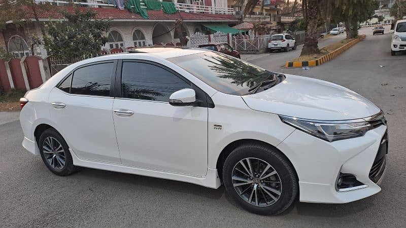 Toyota Corolla Altis 2021 Grande Black Interior Full Option 4