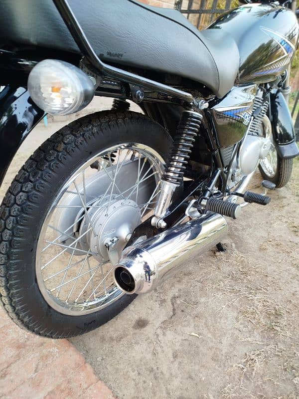 Suzuki gs 150 Black Amazing Condition 9