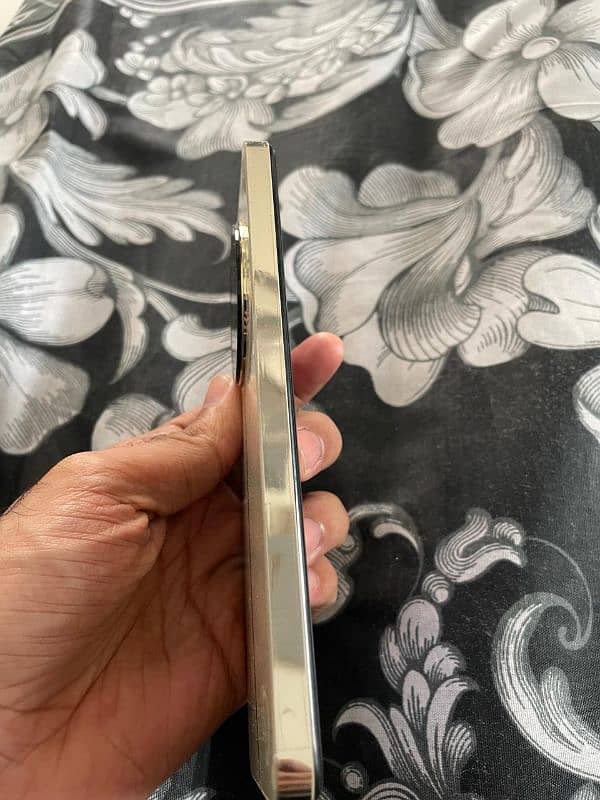 Realme 12 plus 8/256 10/10 condition 5 months used 4