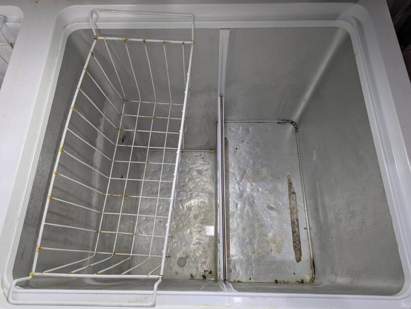 Dawlance deep freezer 3