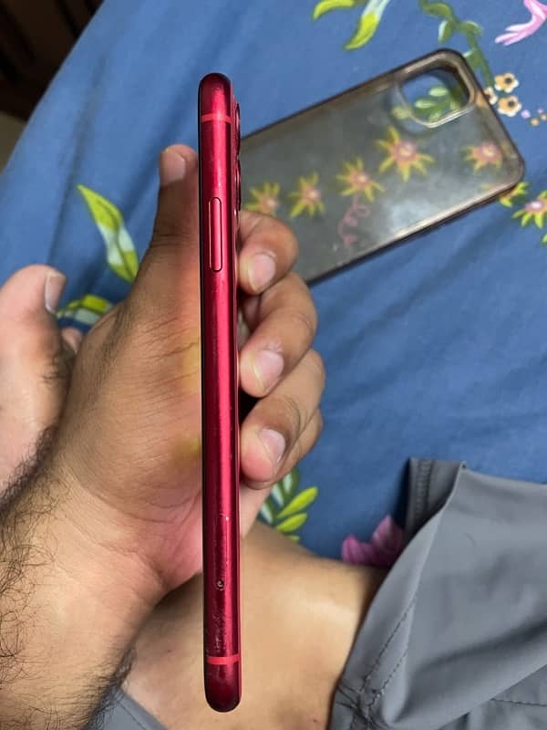 iphone 11 Special Addition Red 3