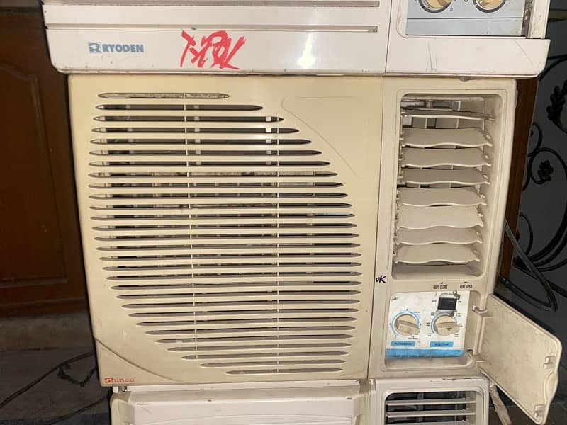 3x Wndow ACs in working condition 1