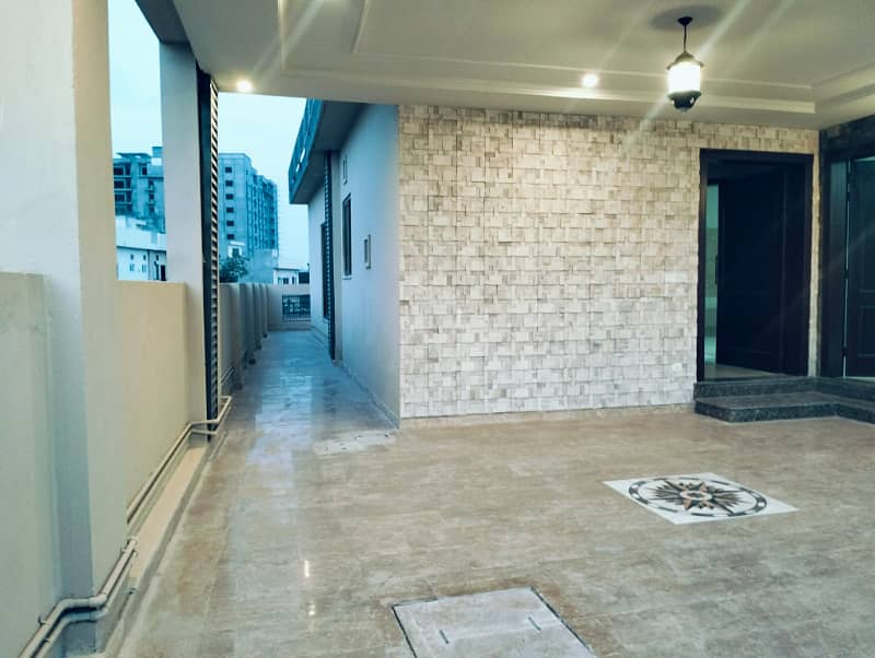 Bahria Enclave 10 Marla house available for rent brand new house total 12 Marla good location 3