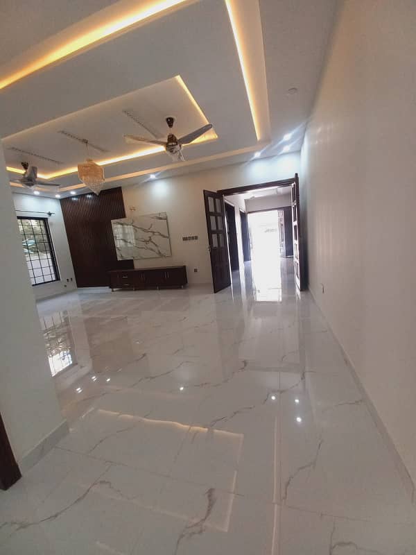 Bahria Enclave 10 Marla house available for rent brand new house total 12 Marla good location 4