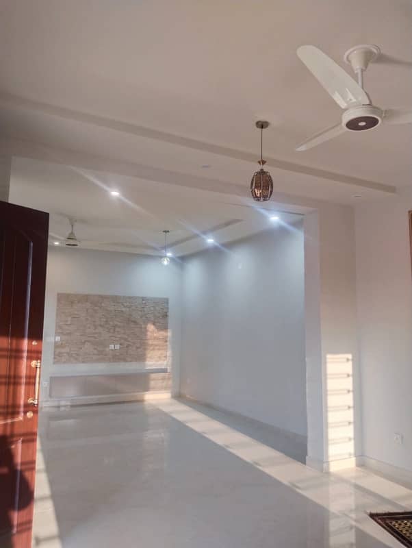 Bahria Enclave 10 Marla house available for rent brand new house total 12 Marla good location 11