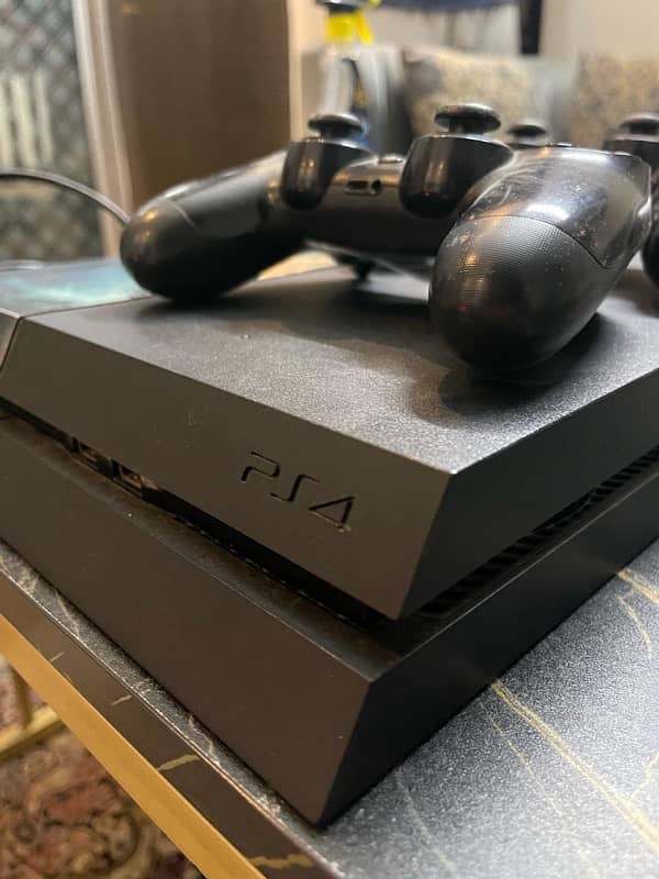 PS4 1TB 3