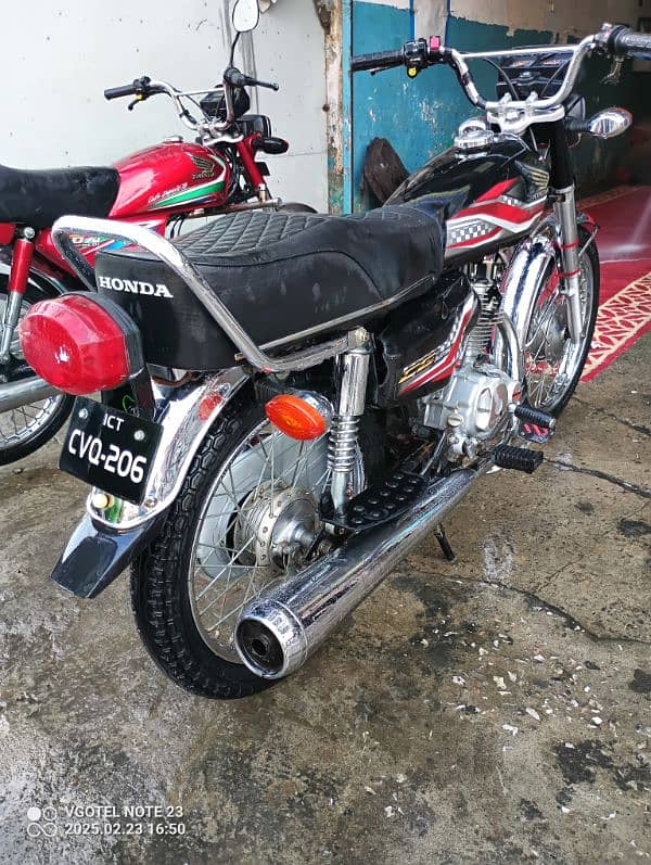 Honda 125 bike hai kio kam nahin hai saff condition hai 155000 2