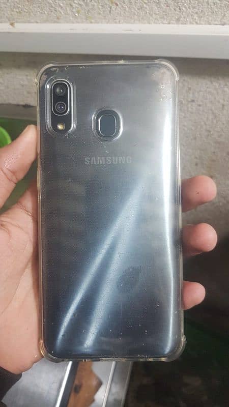 samsung a30 4gb ram 64gb storge 0