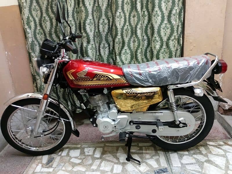 Honda CG 125 Gold Edition 2024/25 self start (0/3/2/0/4/0/9/2/4/2/9) 1