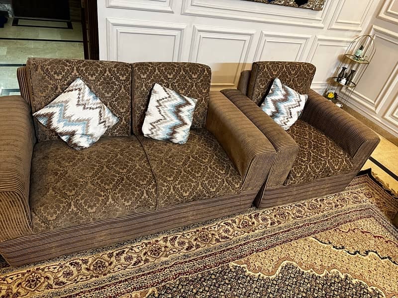 good  condition sofa set 9 seater 2