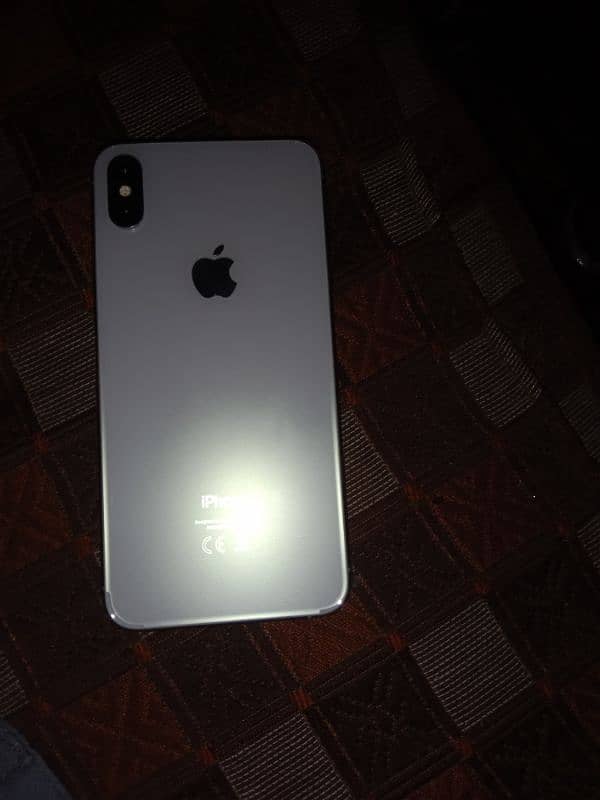 iPhone xs,max  Condition 10 by 9 3