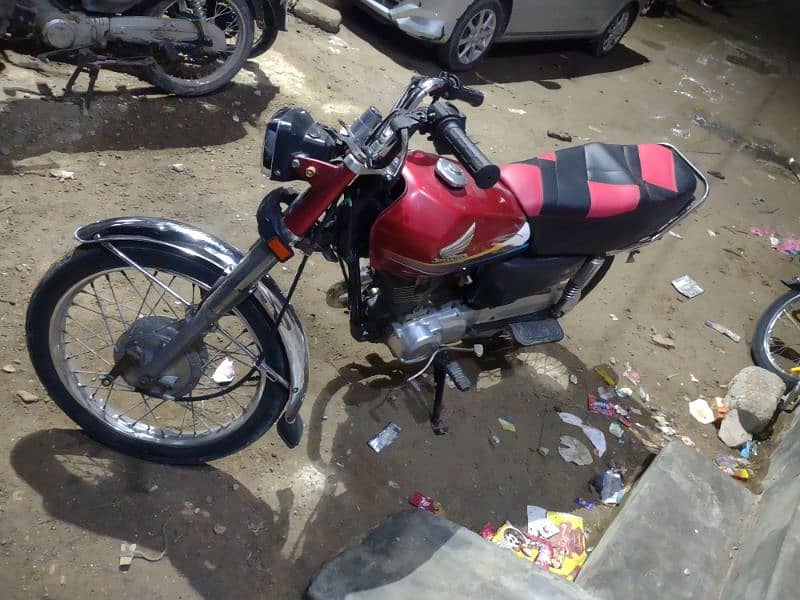 honda cg 125  2010 model urgent for sale paper complete cplc clear 0