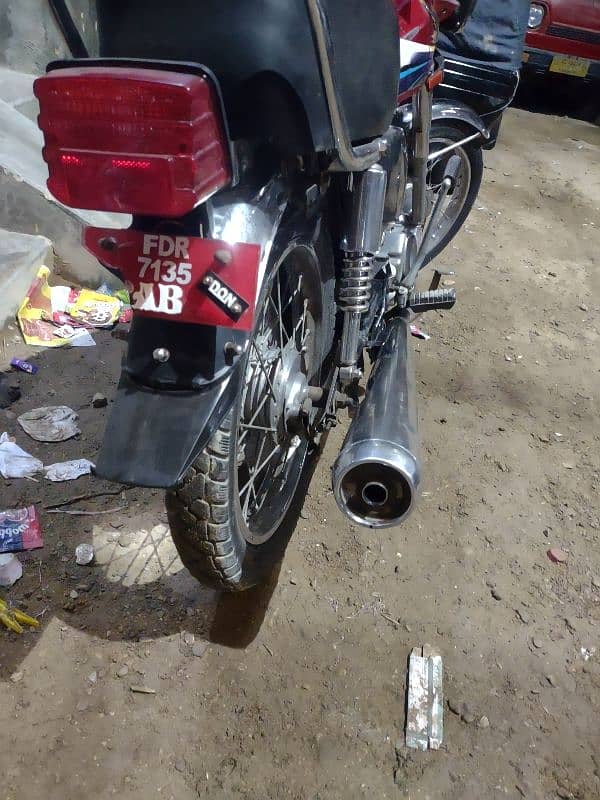 honda cg 125  2010 model urgent for sale paper complete cplc clear 3