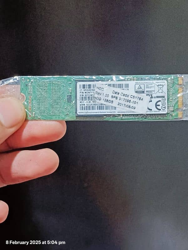 Samsung 128GB M. 2 SATA SSD 0