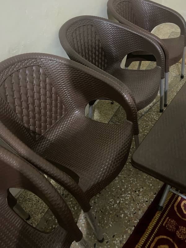 condition 10/10 Brown colour Chair and Table set 3