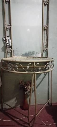 old style dressing table