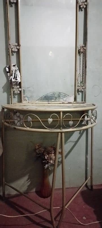 old style dressing table 0