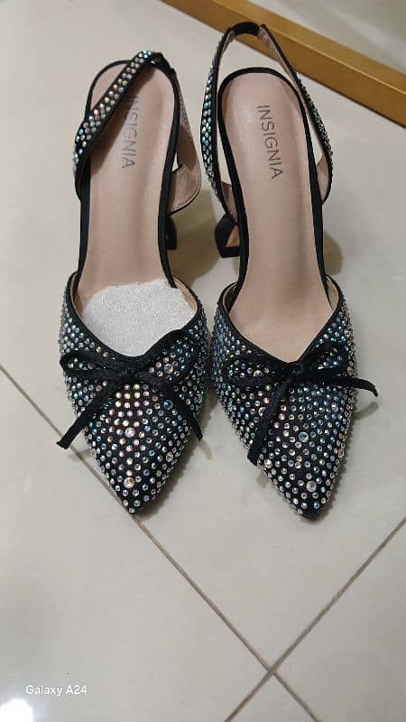 Insignia 3-Inch Heels Size 38 0