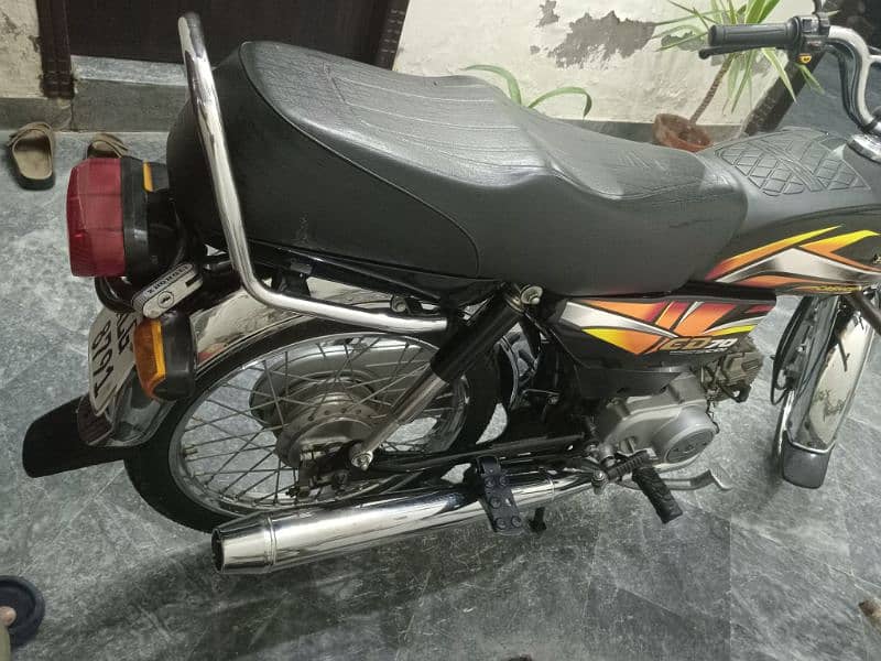 Honda CD70 7