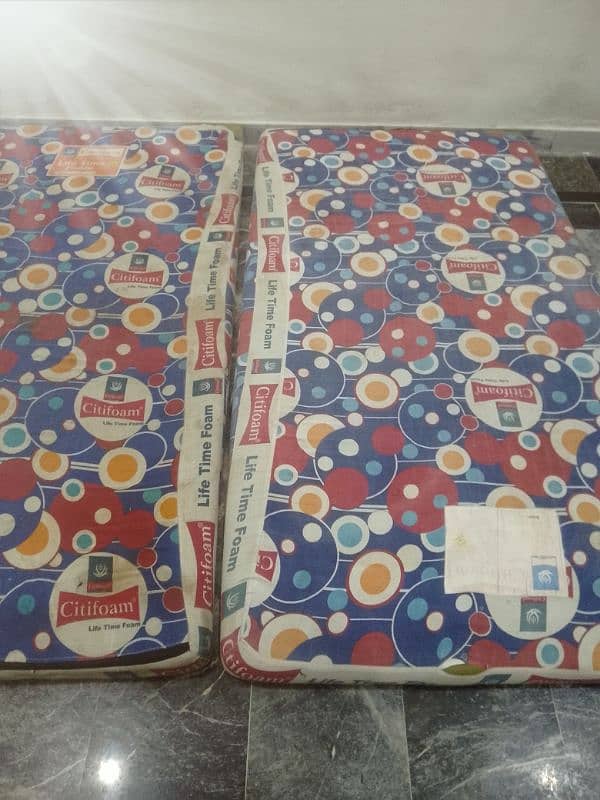 2 single matress 0